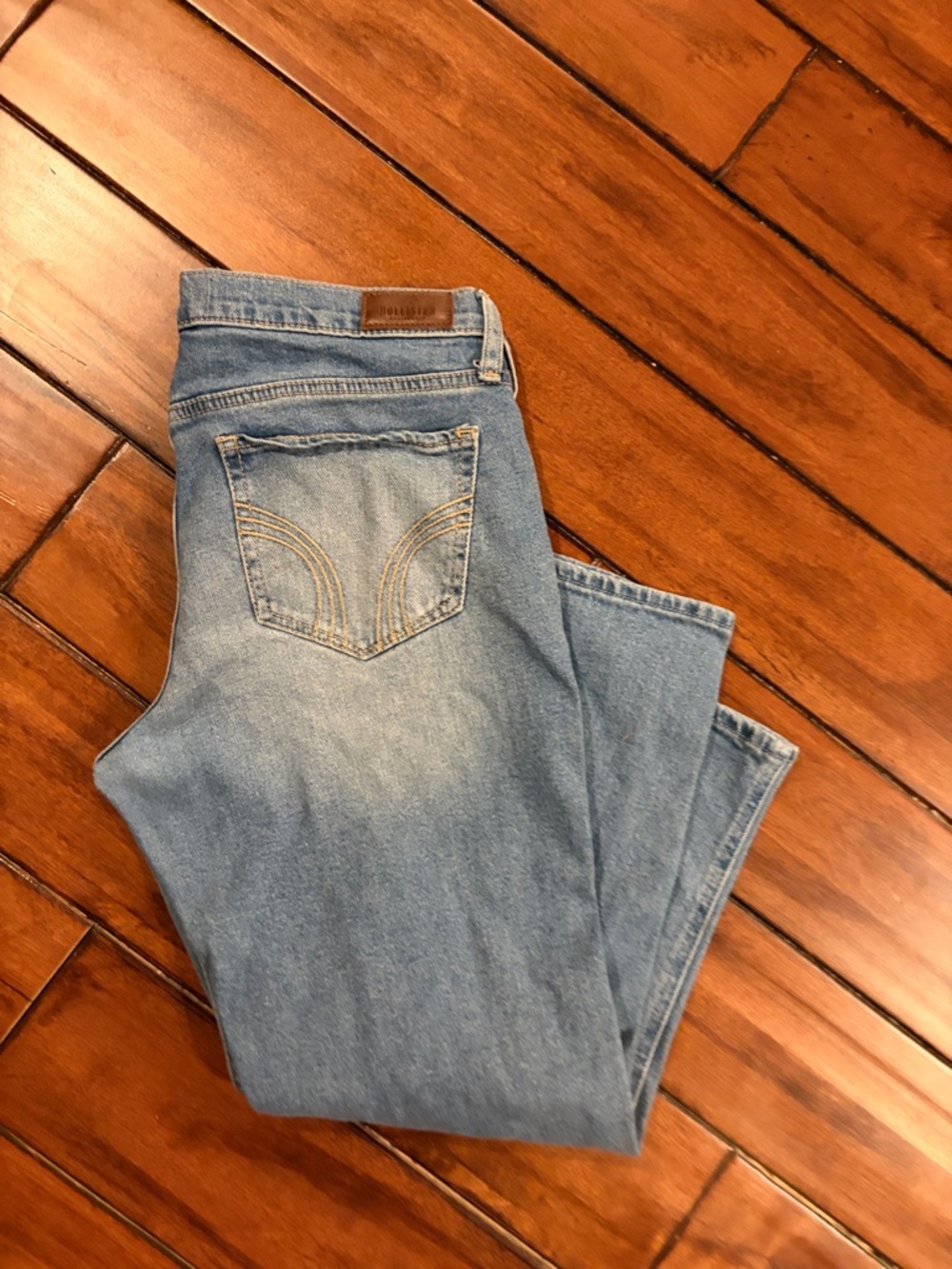 Hollister Light Blue Cropped Women's Jeans